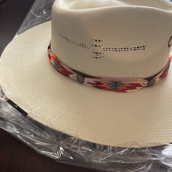 Charlie 1 Women’s Hat Lainey Wilson look - Picture 3 of 7